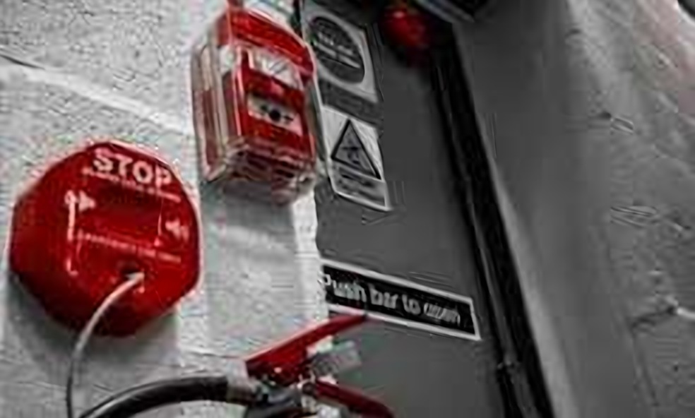 Alarm call point and fire alarm panel