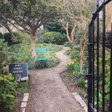 Garden paths & entrances